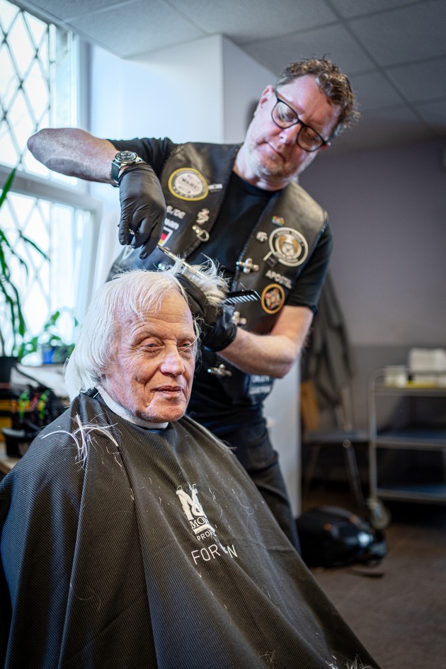 Haarschnitt f&uuml;r die Menschenw&uuml;rde / Bethel und Barber Angels machen kostenfreies Angebot