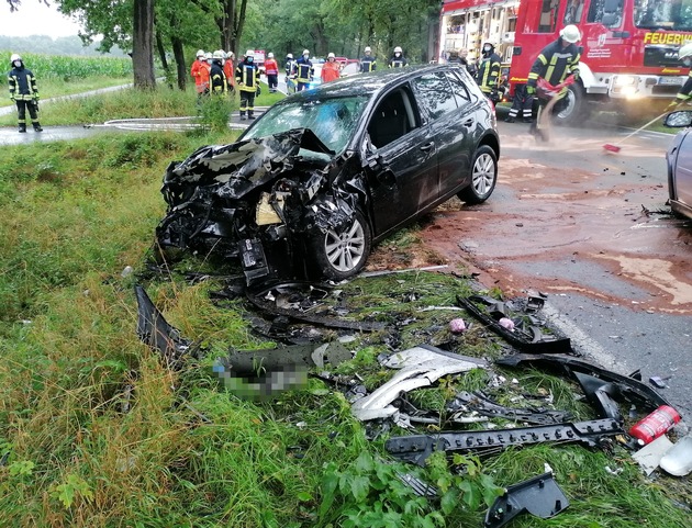 POL-ROW: ++ Landesstraße 130 nach schwerem Verkehrsunfall gesperrt ++