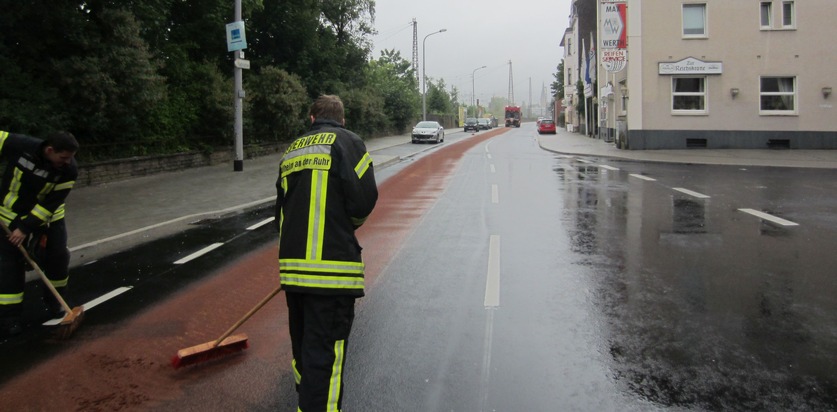 FW-MH: 700 Meter lange Ölspur in Styrum #BFMH