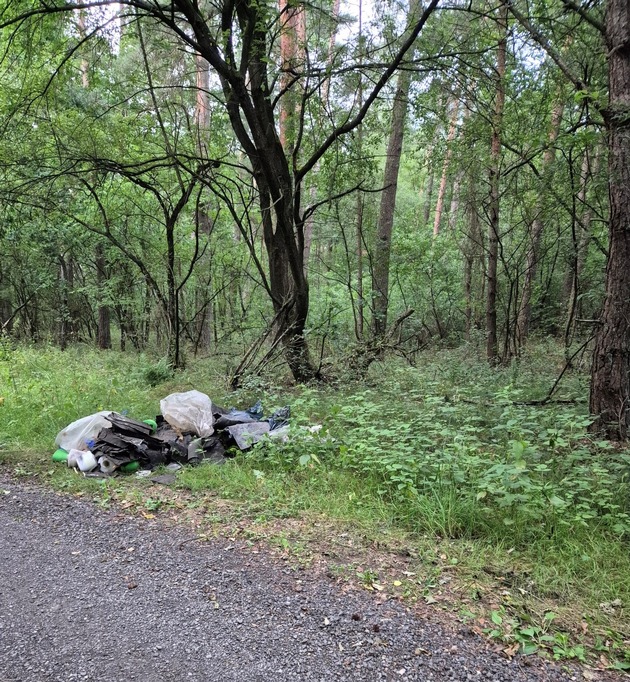 POL-EL: Emsbüren - Illegale Müllentsorgung im Wald - Polizei bittet um Hinweise