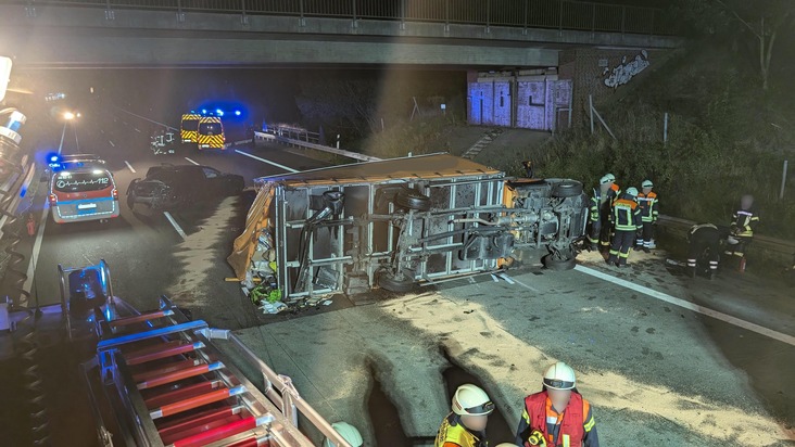 FW-ROW: Transporter liegt nach Unfall quer auf der A1