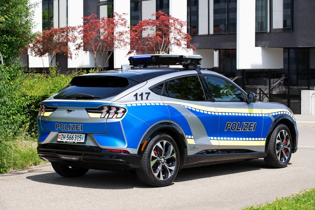 Gesetzesbrecher aufgepasst: Die Polizei geht ein Jahr lang probehalber mit einem Ford Mustang Mach-E lautlos auf Streife.