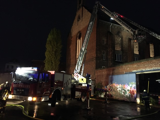 FW-D: BRAND in der ehemaligen JVA Ulmer Höhe - Feuerwehr mit
Großaufgebot im Einsatz