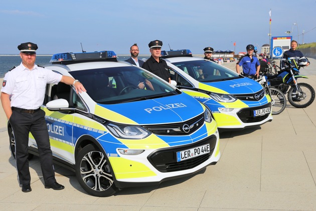 POL-OS: Reif für die Insel: Zwei neue E-Autos für die Borkumer Polizei