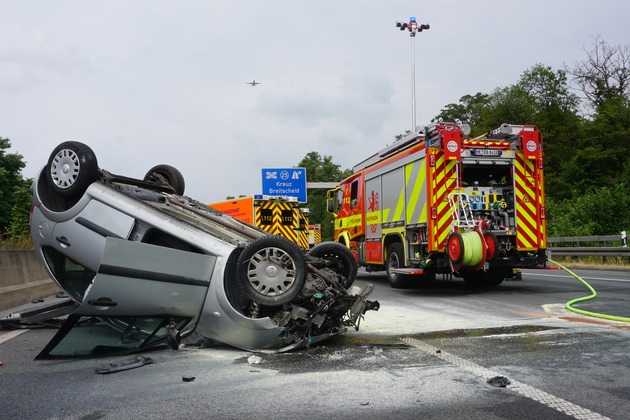 FW Ratingen: BAB A52 Verkehrsunfall mit 2 beteiligten PKW