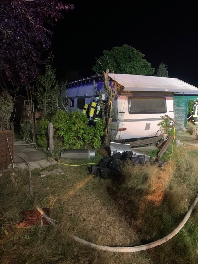 FW-ROW: Wohnwagen brennt auf Hesedorfer Campingplatz
