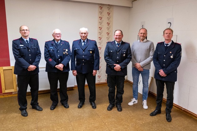 FW Flotwedel: Jahreshauptversammlung der Ortsfeuerwehr Oppershausen - Karl-Heinz Wedeking für 70-jährige Mitgliedschaft geehrt