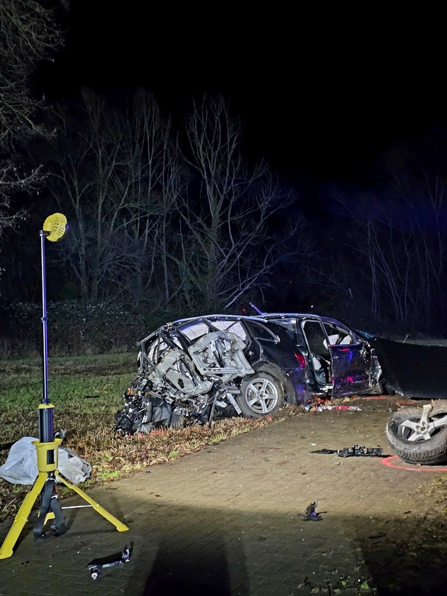 FW-Radolfzell: Schwerer Verkehrsunfall auf der Mettnau