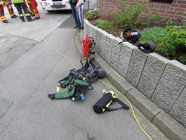 FW-Heiligenhaus: Feuerwehr rettet Person aus verrauchter Wohnung (Meldung 25/2021)