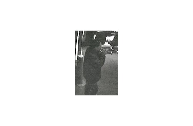 POL-D: Raub auf Spielhalle in der Stadtmitte -  Polizei fahndet mit Foto aus der Überwachungskamera und einem Phantombild des Täters - Ihre Veröffentlichungen von Samstag, 10. November 2007