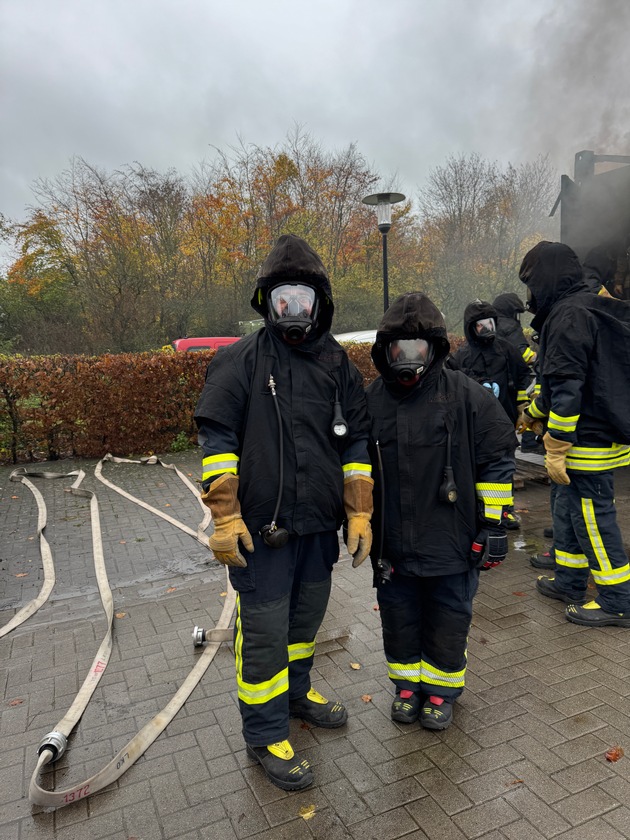 FW-OLL: Realistische Ausbildung im Brandübungscontainer für die Gemeinde-Feuerwehr Wardenburg