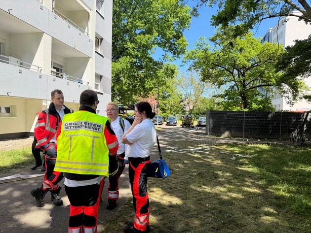FW Weinheim: Feuerwehr Weinheim &uuml;berpr&uuml;ft ungew&ouml;hnlichen Geruch in Mehrfamilienhaus