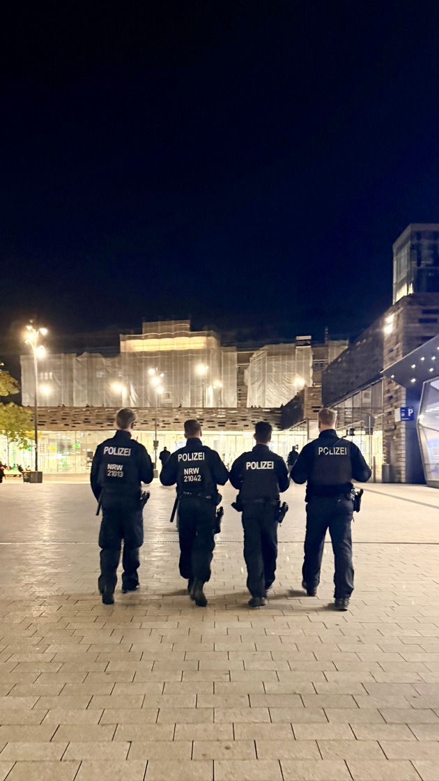 POL-W: W/SG Bekämpfung der Straßen-, Gewalt- und Messerkriminalität im Bergischen Städtedreieck - Polizei Wuppertal stellt eine Vielzahl verbotener Gegenstände sicher