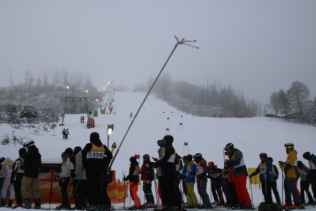 POL-SI: F&uuml;r die Polizei ging es steil bergab - bei den Skimeisterschaften am Hesselbacher Gletscher #polsiwi