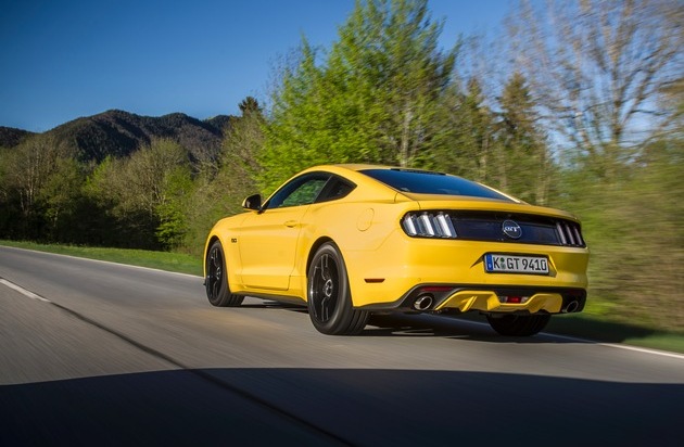 Ford-Werke GmbH: Ford Performance Days: Exklusive Fahrsicherheitstrainings mit dem Ford Mustang GT Fastback (FOTO)