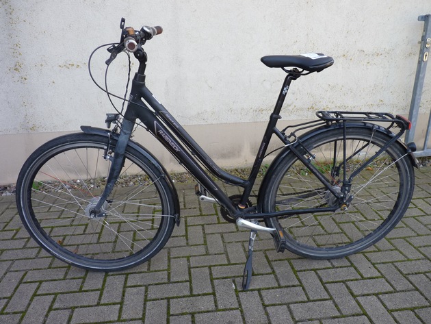 POL-HK: Kirchwahlingen: Uhu-Paar aus Voliere freigelassen; Schwarmstedt / Hannover: Die Polizei fragt: Wem gehören diese Fahrräder? (Fotos anbei)