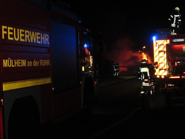 FW-MH: Feuerschein war weit zu sehen #fwmh