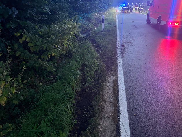 POL-SO: Rehe auf der Straße - Auto überschlägt sich