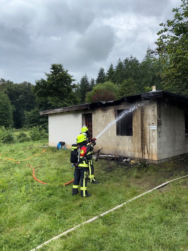 FW-SE: Feuer zerstört Bungalow