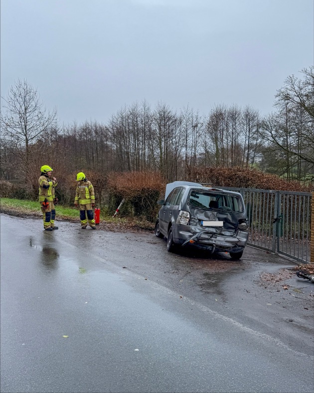 FW-DT: Verkehrsunfall auf der Paderborner Straße