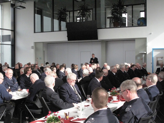 FW-AR: Feuerwehr-Ruheständler treffen sich erstmals im Campus Arnsberg