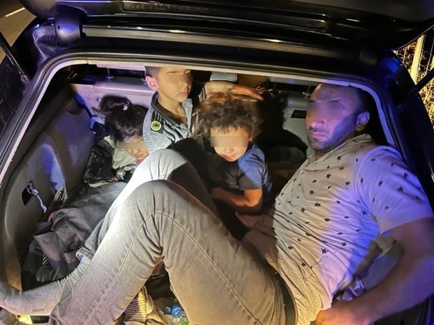 BPOLI LUD: Ukrainer schleuste Syrer im Pkw nach Deutschland, dabei fanden Vater und drei Kinder Platz im Kofferraum