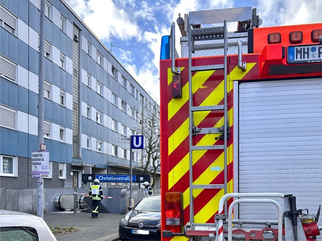 FW-MH: Schwerer Unfall an der U-Bahn-Haltestelle Christianstraße - Männliche Person schwer verletzt