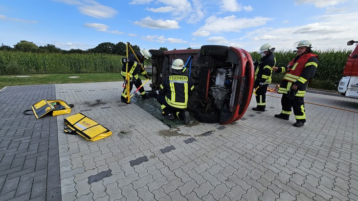 FFW Schiffdorf: Gemeindefeuerwehr trainiert Zusammenarbeit für schwere Verkehrsunfälle