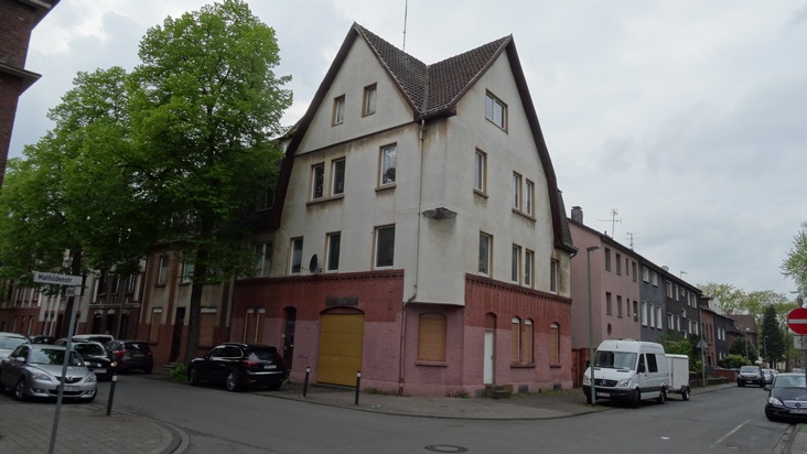 POL-DU: Marxloh: Gemeinsame Presseerklärung der Staatsanwaltschaft Duisburg und der Polizei: Mordkommission ermittelt nach Tötung eines 53-Jährigen in seiner Wohnung