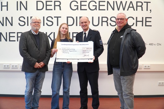 LPI-NDH: Landespolizeiinspektion Nordhausen &uuml;bergibt Spendengelder des Weihnachtskonzertes in der Regelschule Franzberg Sondershausen