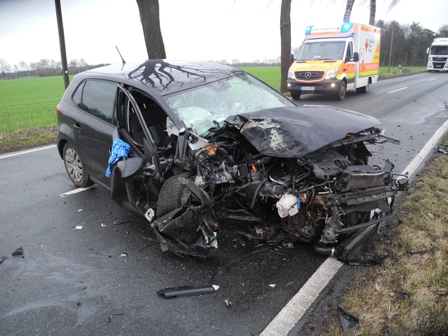 POL-STD: Verkehrsunfall mit leicht verletzter Fahrerin auf der L 123 - Polizei Fredenbeck sucht Zeugen