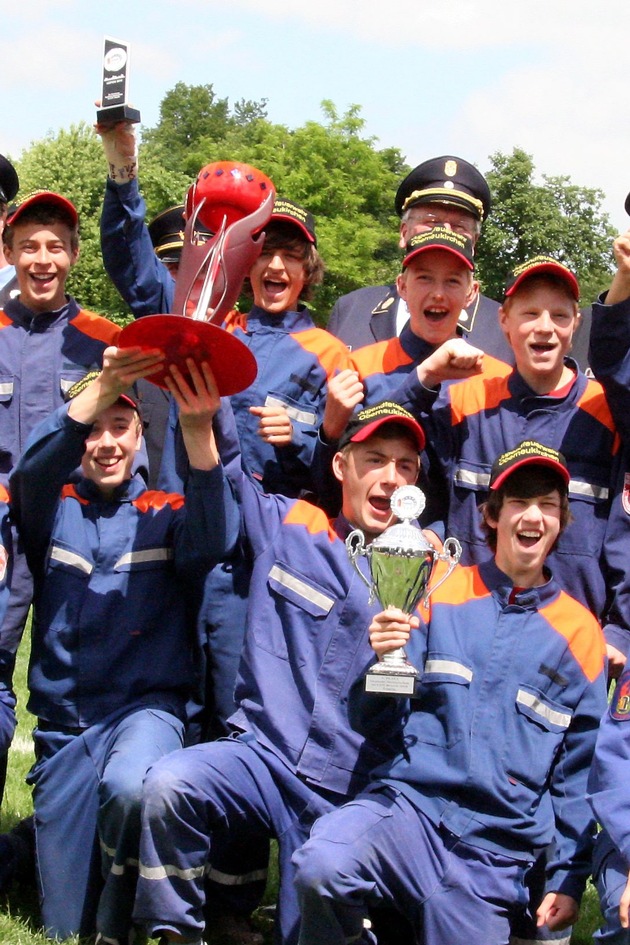 Jugendfeuerwehr Oberneukirchen gewinnt Deutsche Meisterschaften in Leipzig / 25 Mannschaften aus ganz Deutschland traten bei CTIF-Bundesentscheid an