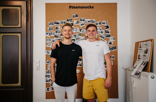 SNOCKS GmbH: Jungunternehmen SNOCKS expandiert mit frischem Kapital international und feiert das 100. Teammitglied - schaffen es mit Socken und Unterhosen unter die erfolgreichsten Jungunternehmen Deutschlands