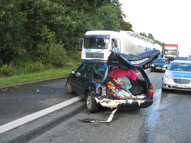 POL-WL: Mehrere Verkehrsunfälle auf der Autobahn 1 im Bereich Buchholzer Dreieck +++ 4 leicht verletzte Personen +++ Sachschaden ca. 43.000 Euro +++ massive Verkehrsbehinderungen auf den Autobahnen A 1 und A 261