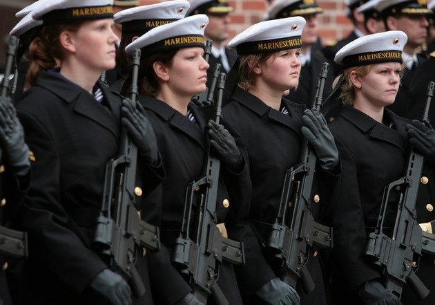 Marine - Pressemitteilung: Kommandeurswechsel an der Marineschule Mürwik - Ein Abschied und Neubeginn