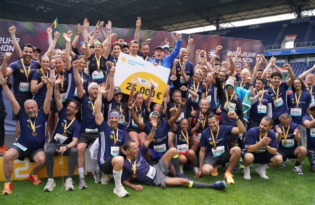 Duisburg läuft Weltrekord – 42 Nationen im gemeinsamen Zieleinlauf beim schauinsland-reisen Rhein-Ruhr-Marathon