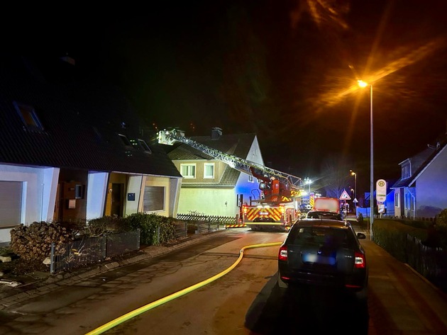 FW-EN: Brand einer Hausfassade