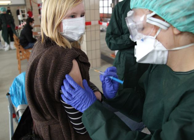 FW-E: Praktische Übung für den Pandemiefall, Ausbildung von Medizinstudenten zu Impfhelfern erfolgreich beendet