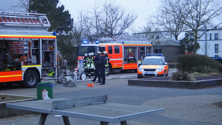 FW-NE: Feuer in Gesamtschule