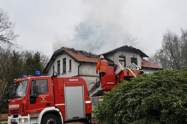 POL-WL: Haus nach Feuer unbewohnbar