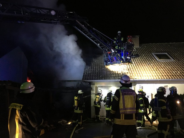 FW-DT: Feuer in Garage/Carport