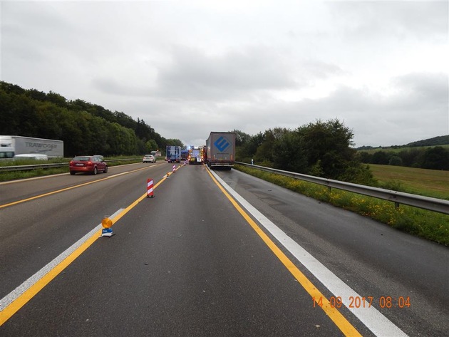 POL-VDKO: Verkehrsunfall unter Beteiligung Reisebus