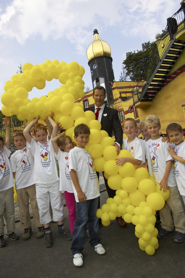 Ein Hundertwasser Haus für Familien schwer kranker Kinder / McDonald&#039;s Kinderhilfe eröffnet Familienzentrum in Essen