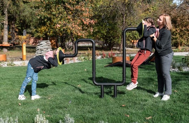 SOS-Kinderdörfer weltweit e.V.: 17.000 Kinder in der Ukraine haben seit Kriegsbeginn ihre Eltern verloren / Zum 3. Jahrestag fordern die SOS-Kinderdörfer eine grundlegende Reform des Betreuungssystem