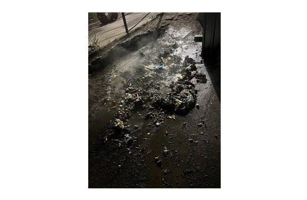POL-ME: Mülltonne in Brand gesetzt - die Polizei ermittelt - Heiligenhaus - 2204046