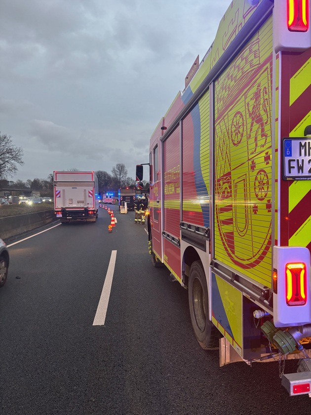 FW-MH: Verkehrsunfall auf der Autobahn A40