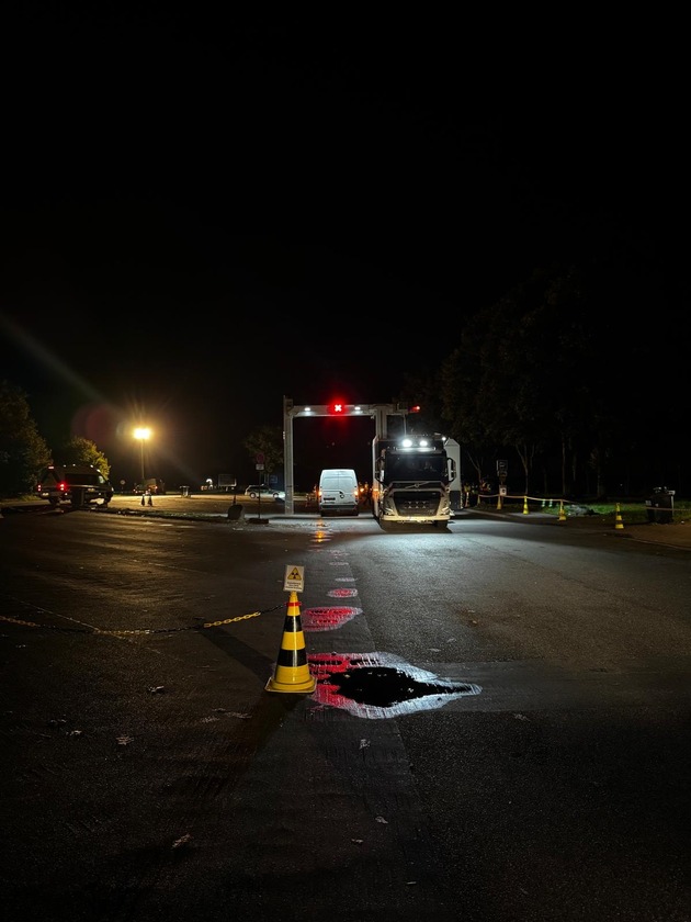 POL-D: Wachtendonk - Kooperative Lkw Kontrollen zur Nachtzeit an der A40 - 56 Lkw kontrolliert - 30mal die Weiterfahrt untersagt - Kurze Bilanz
