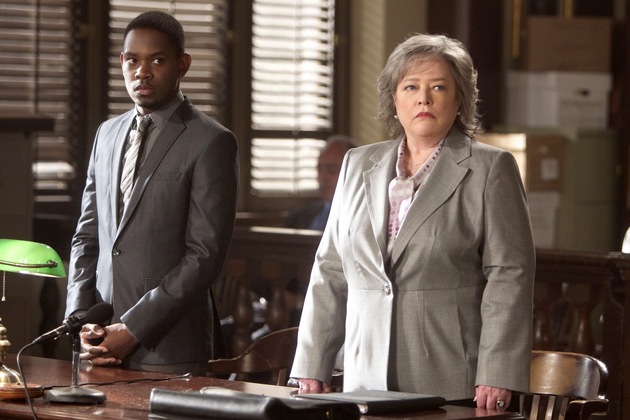 Hollywood-Ikone Kathy Bates in der brandneuen Dramedy &quot;Harry&#039;s Law&quot; ab 5. Juli in SAT.1 (BILD)