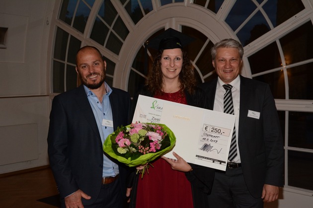 Beste ihrer School: Heidenheimer Absolventin der AKAD University erhält &quot;Award of Excellence&quot;