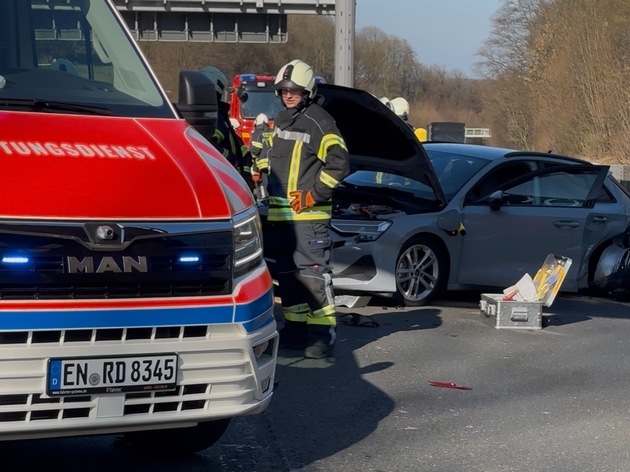 FW-EN: Schwerer Verkehrsunfall auf der BAB 43